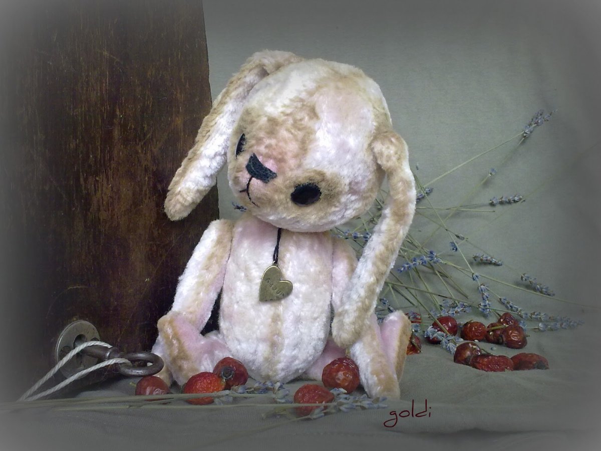 Зайчик до ниточки промок