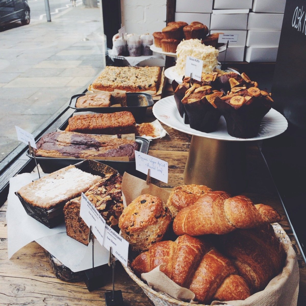 Нарисованная девушка повар