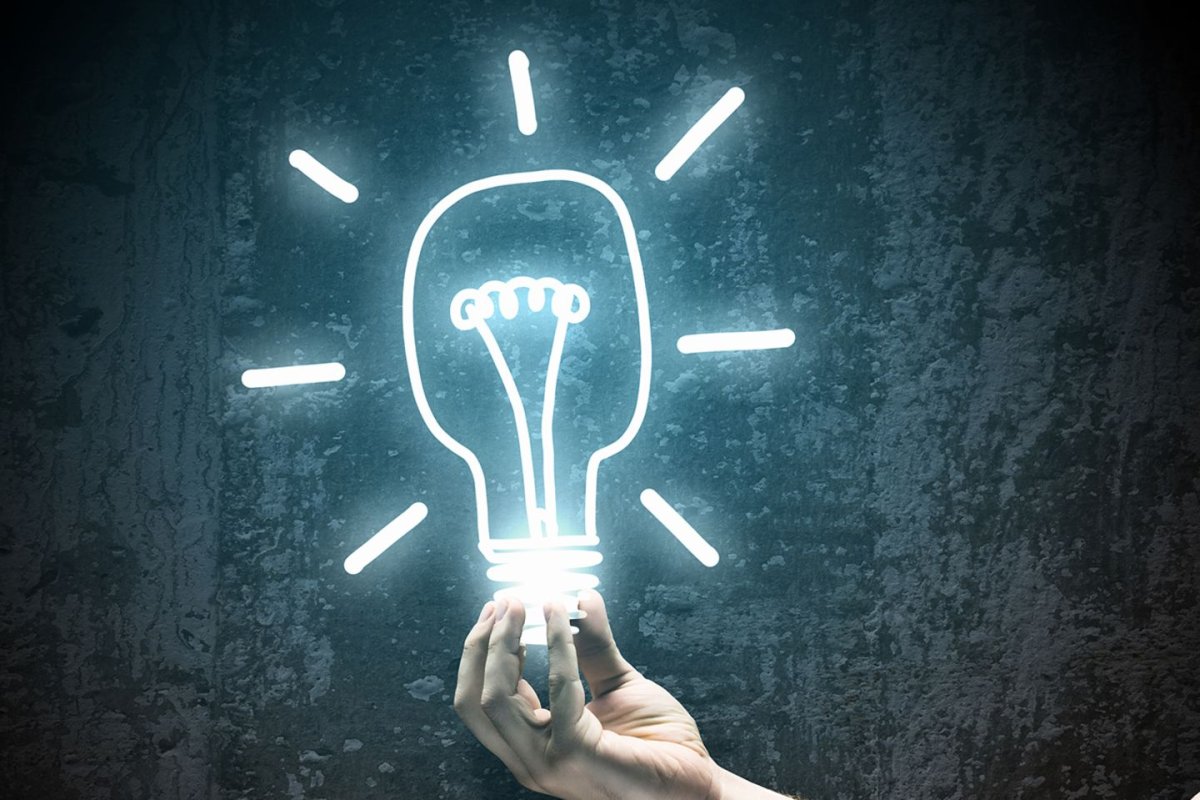 Электрик лампочка