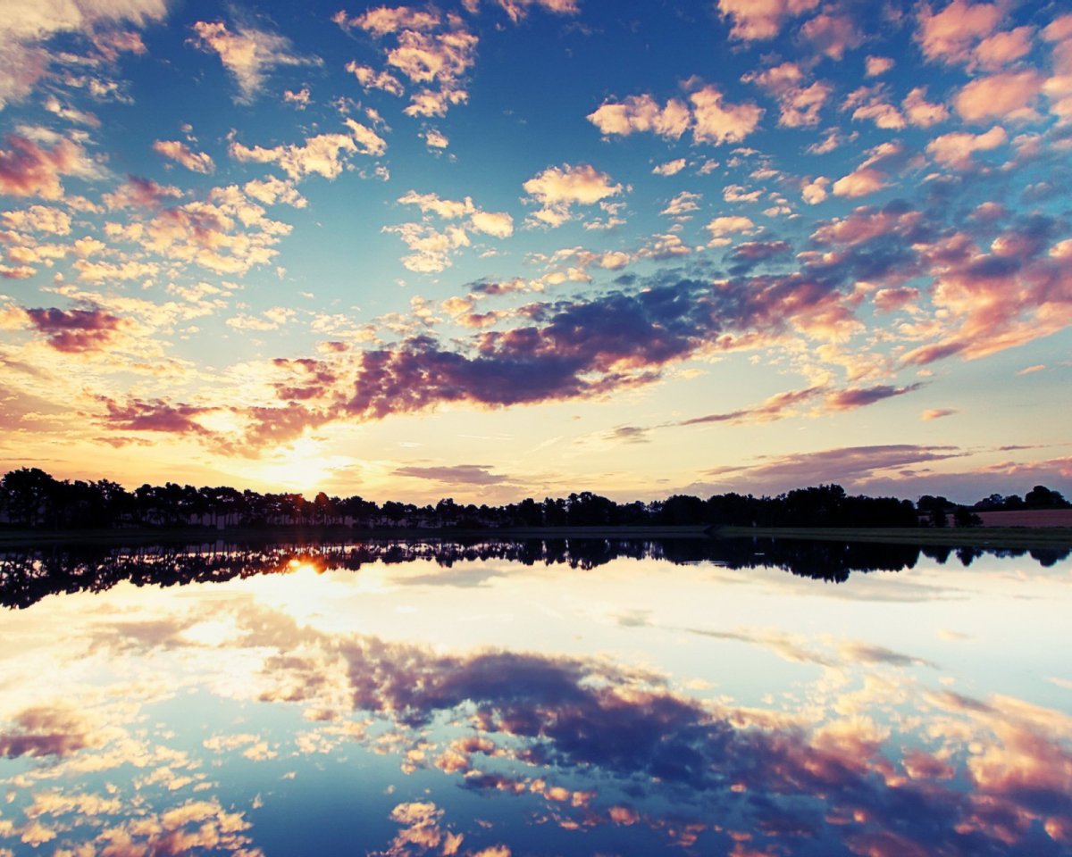 Пейзаж с красивым небом