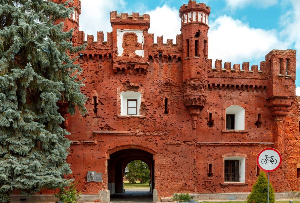 Холмские ворота символ Брестской крепости рисунок