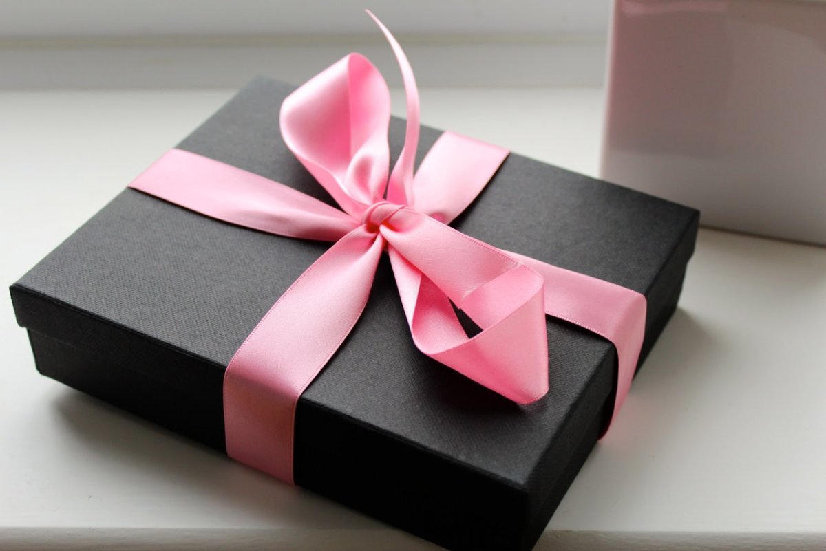 Черно розовая коробка подарочная