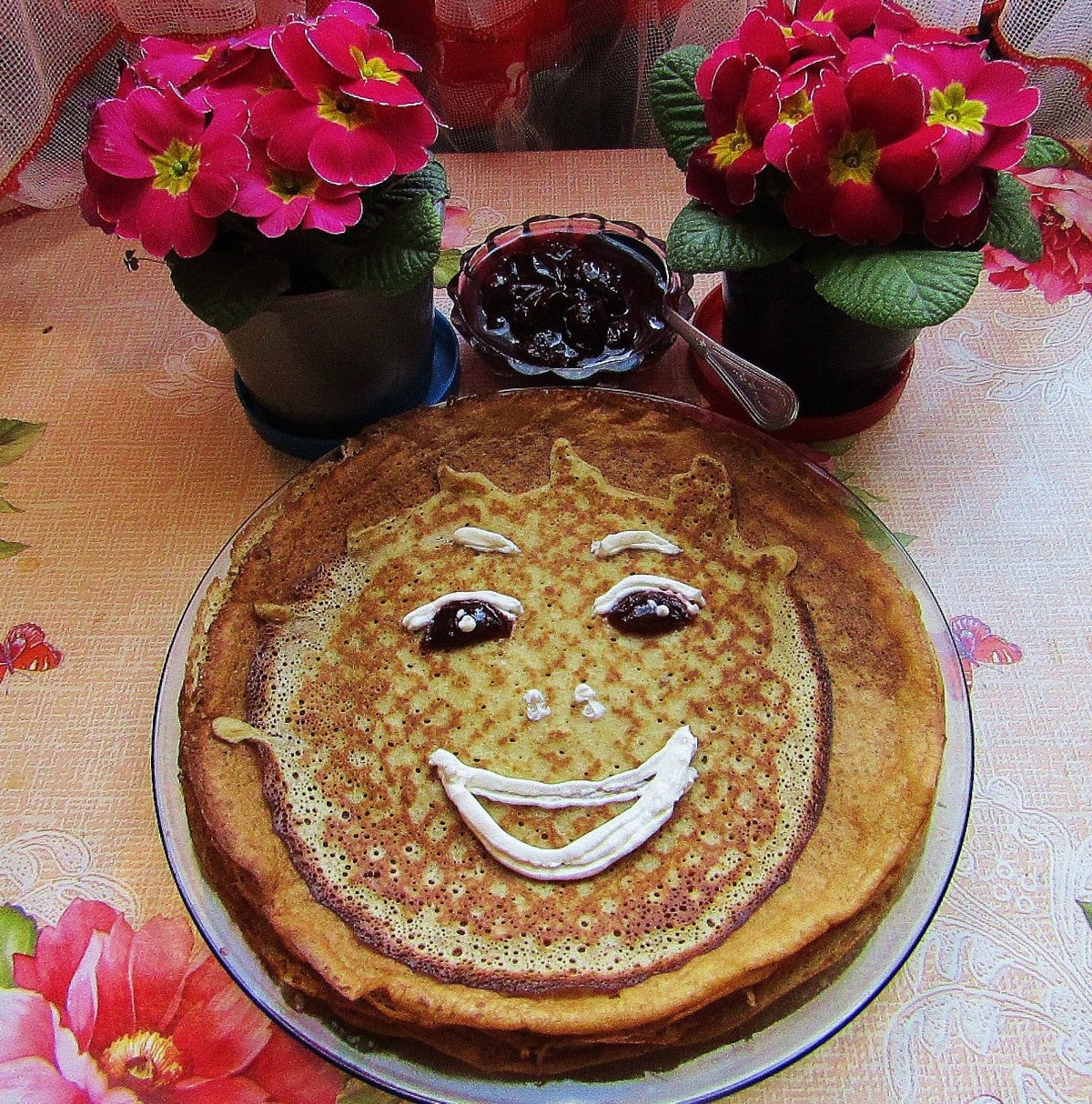 Кот с блинами