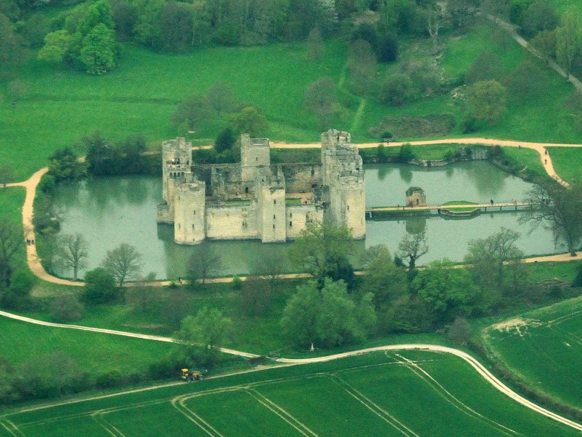 Замок 13 века Англия