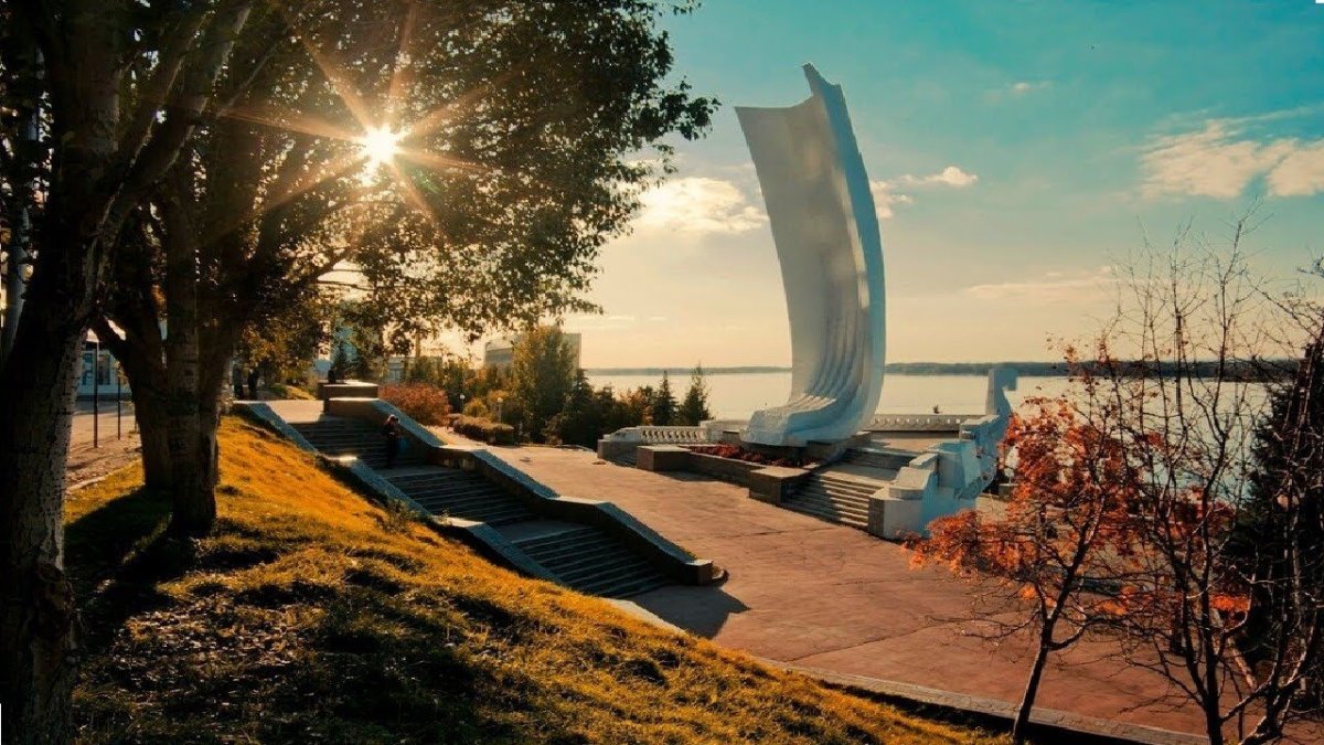 Ладья Самара памятник