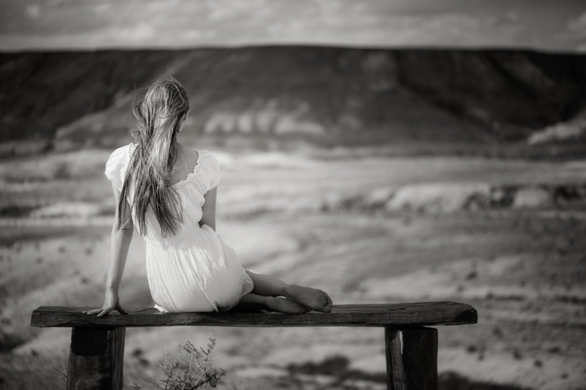 Девочка со светлыми волосами