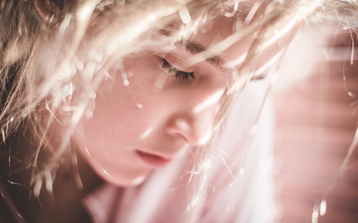 Женщина с печальными глазами