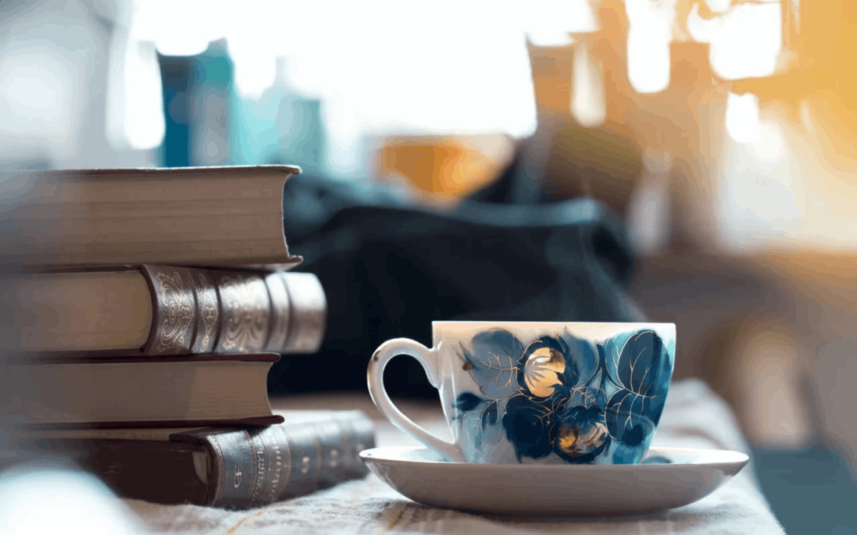 Чашка чая, книжка