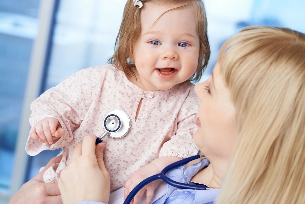 Ребенок с фонендоскопом
