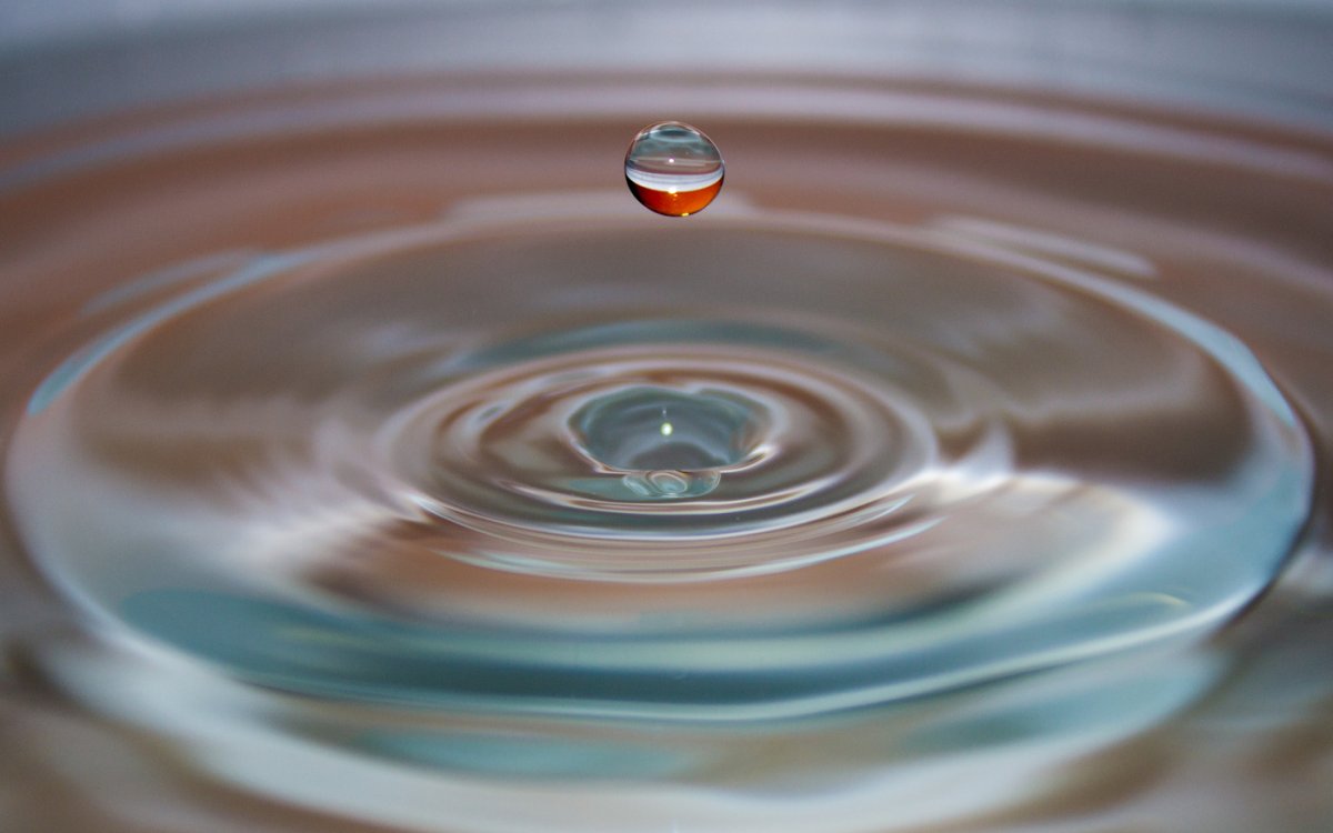 Капля круги на воде