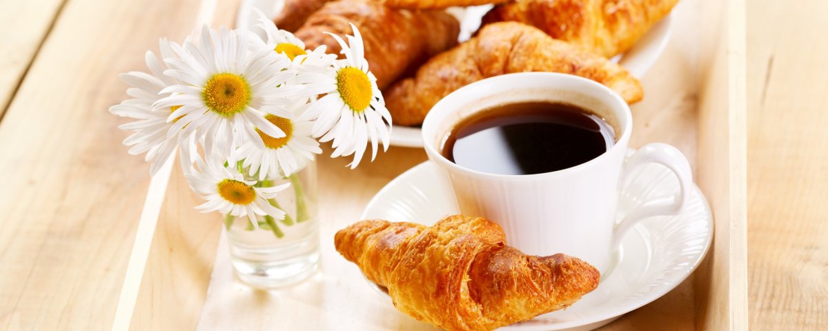 Ромашки круассаны завтрак