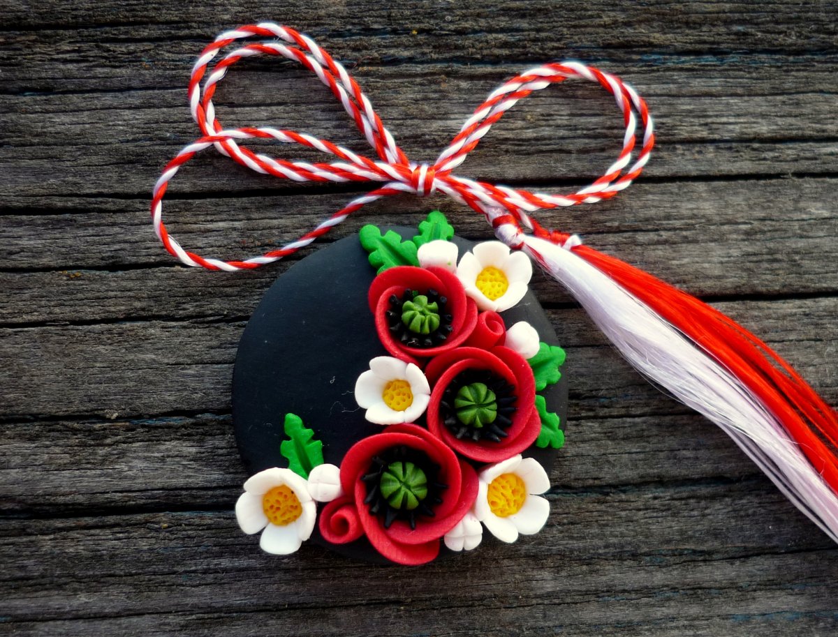 Мэрцишор на дереве