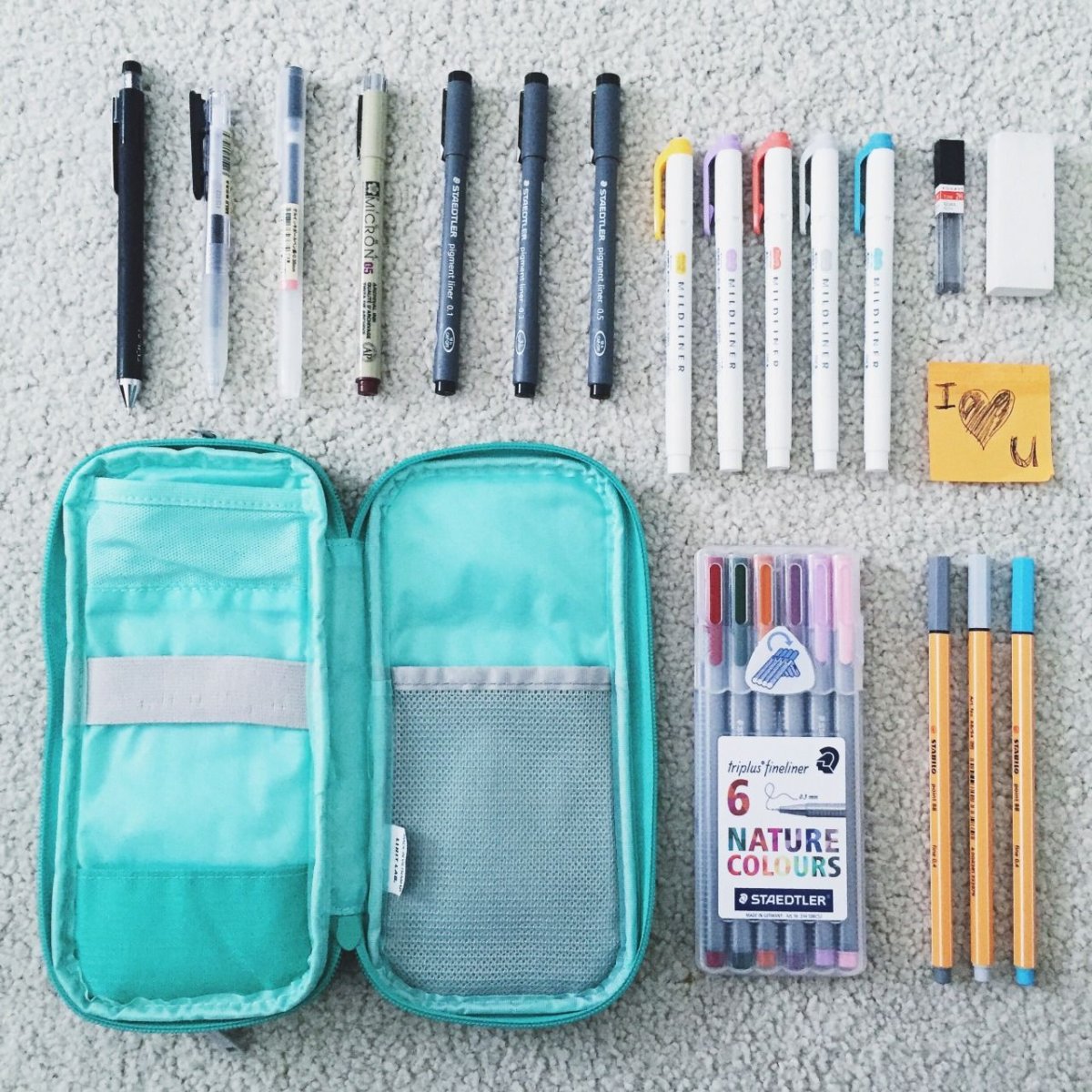 Пенал с канцелярией Эстетика