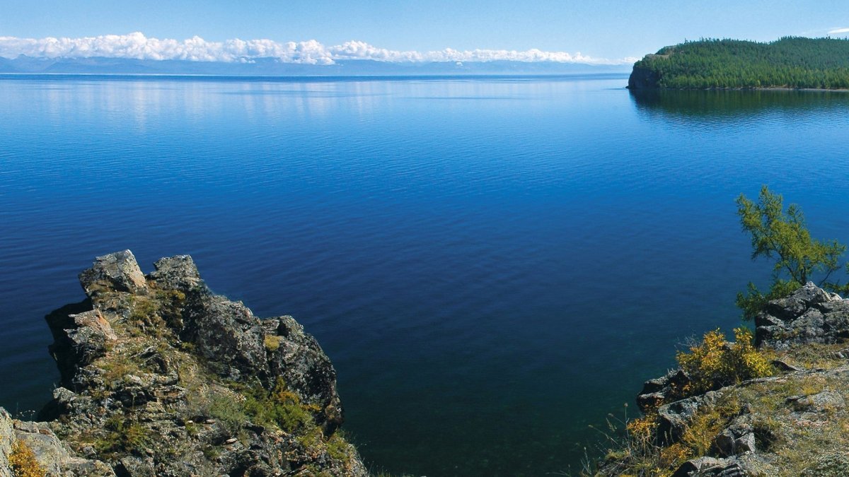 Вода Байкал на озере Байкал