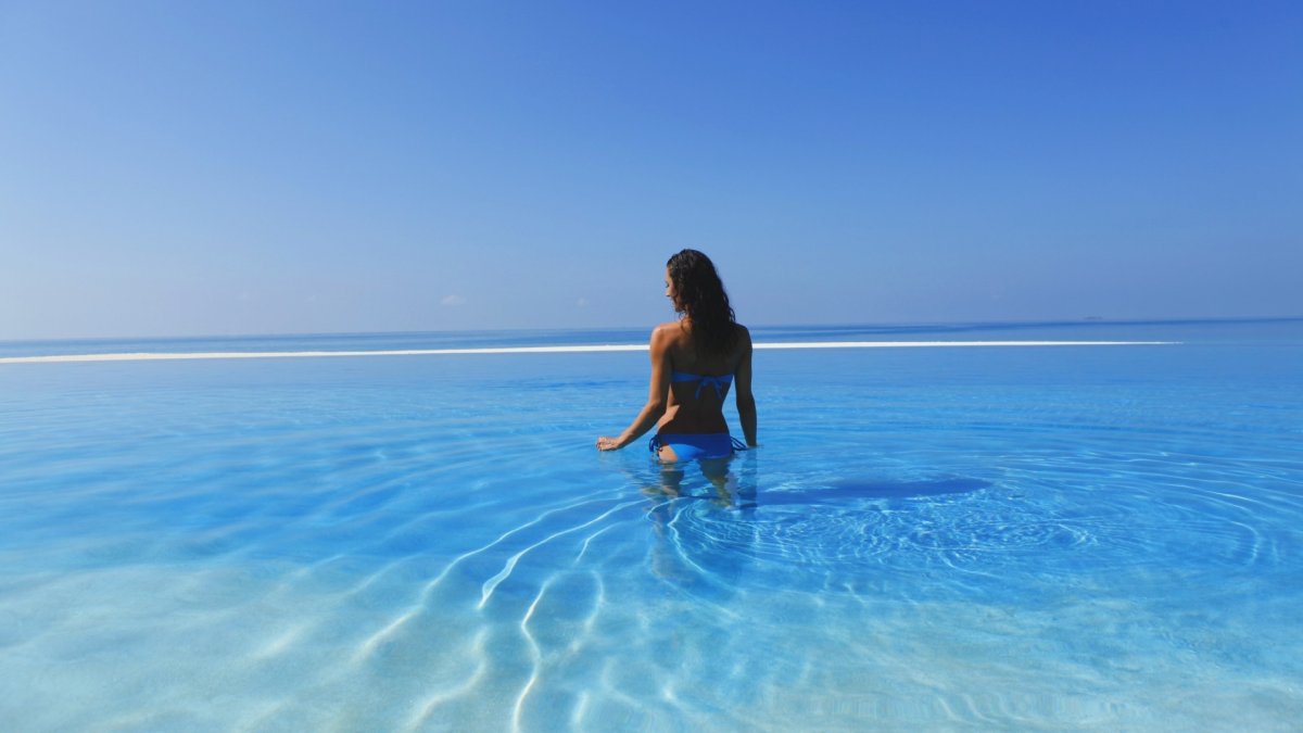 Голубое море