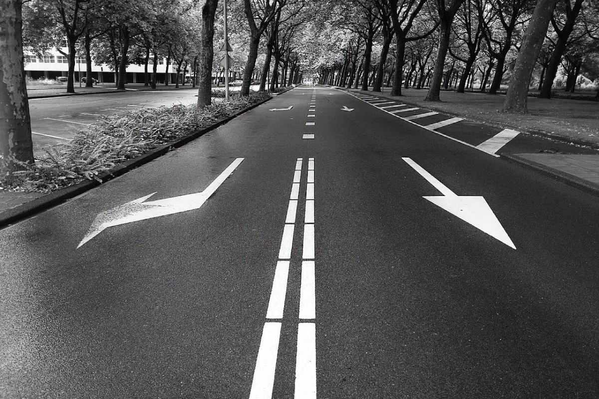 Стрелка на дороге