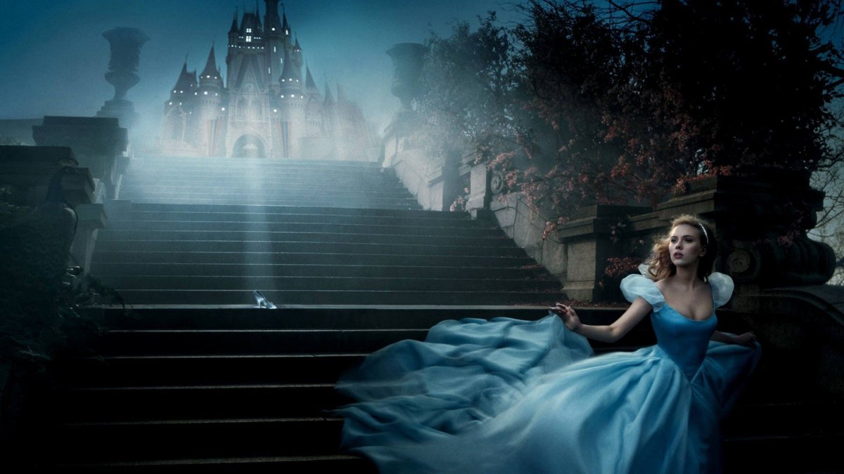 Скарлетт Йоханссон в голубом платье