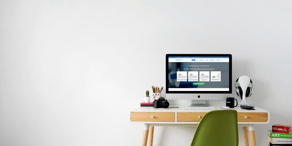 Компьютерный стол для веб дизайнера