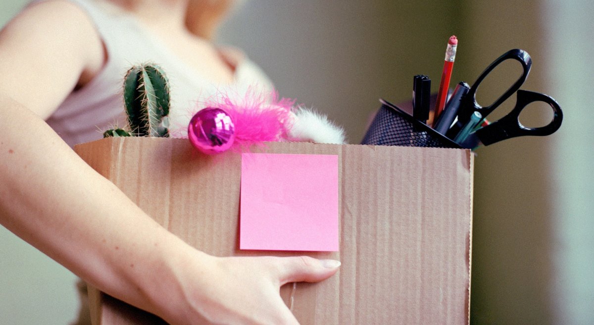 Увольнение девушки