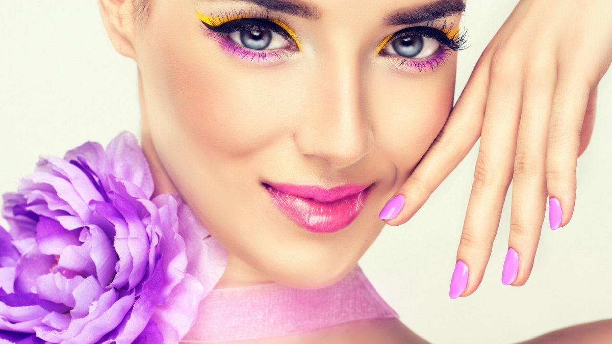 Макияж и маникюр