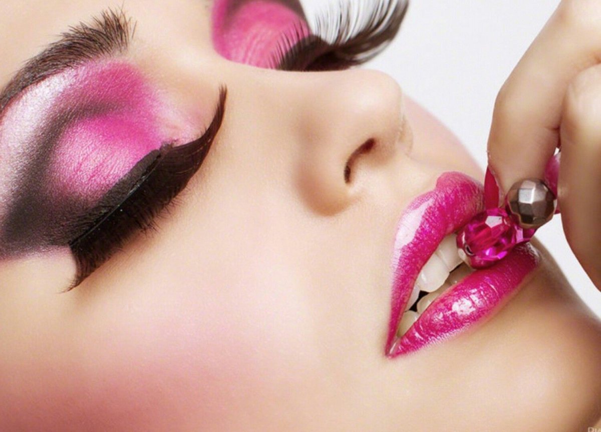 Гламурный розовый макияж