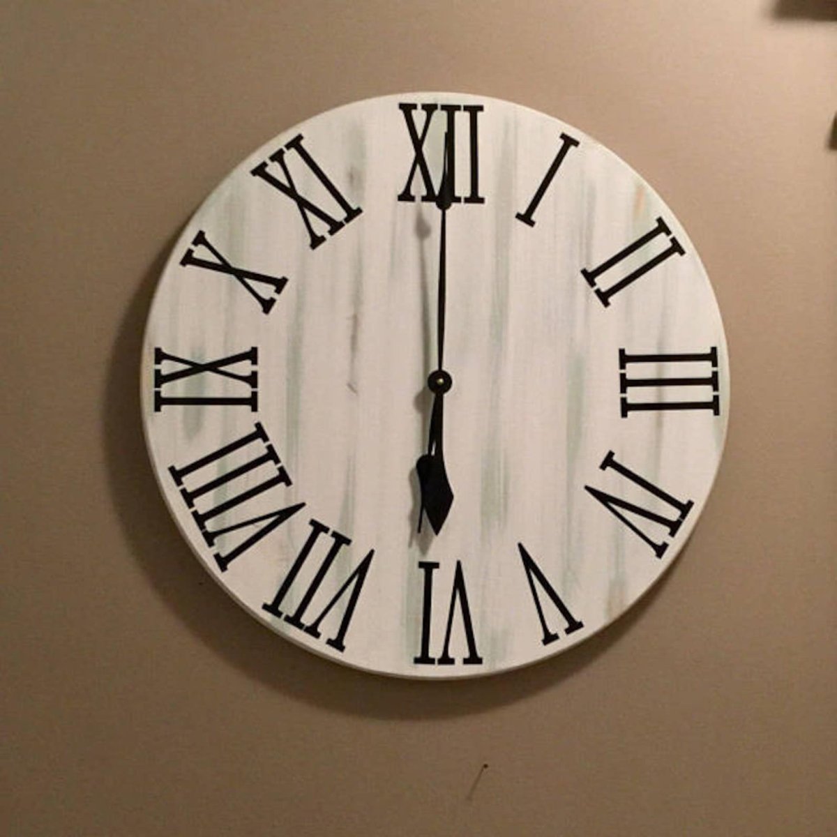 Часы с римским циферблатом вектор