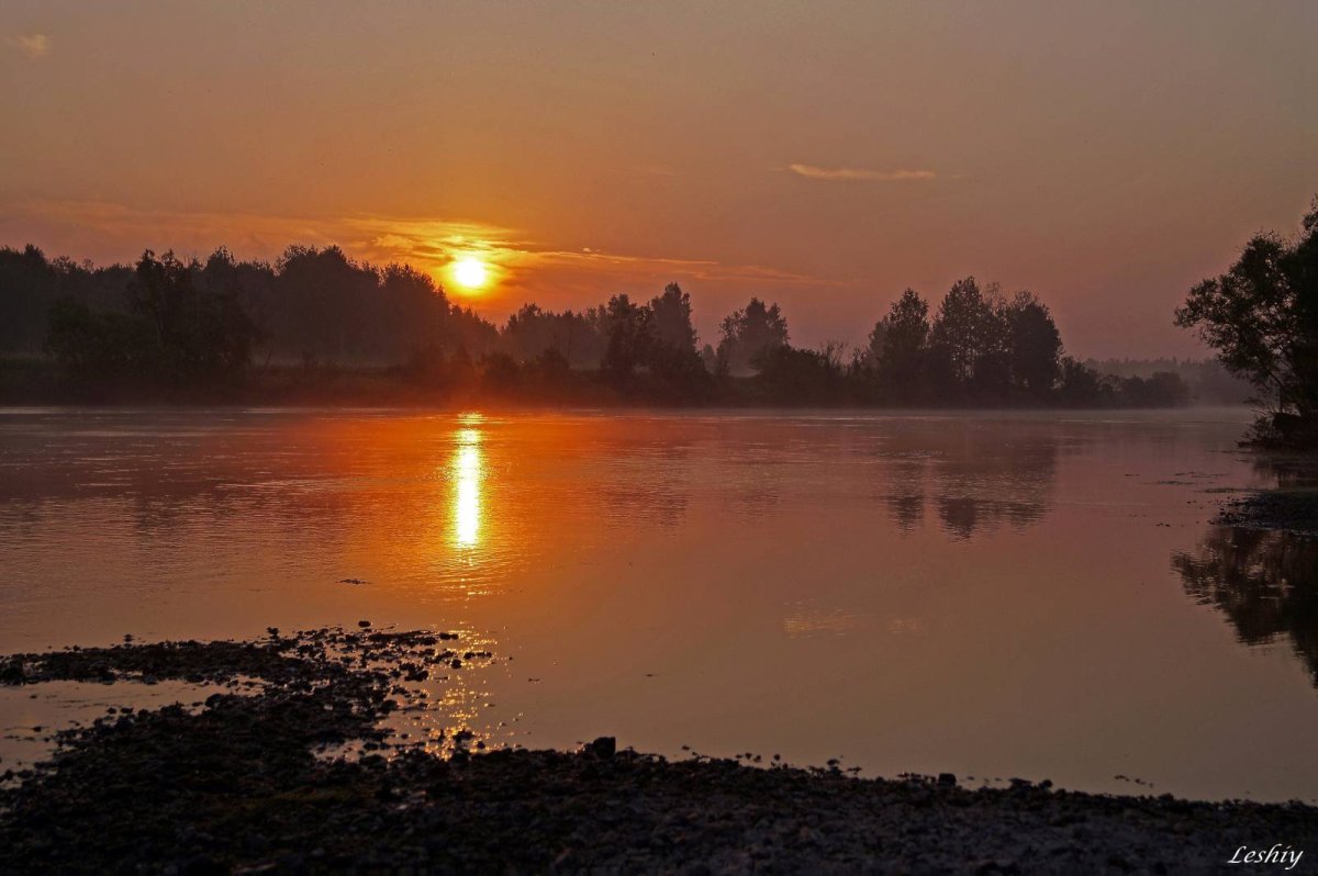 Заря на реке