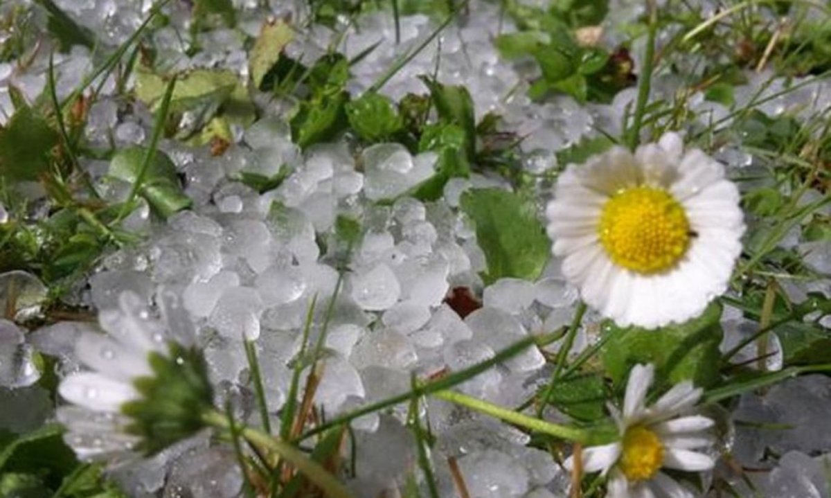 Град падает