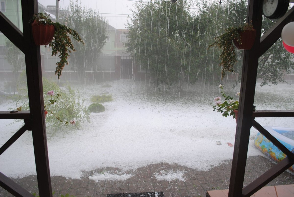 Град весной