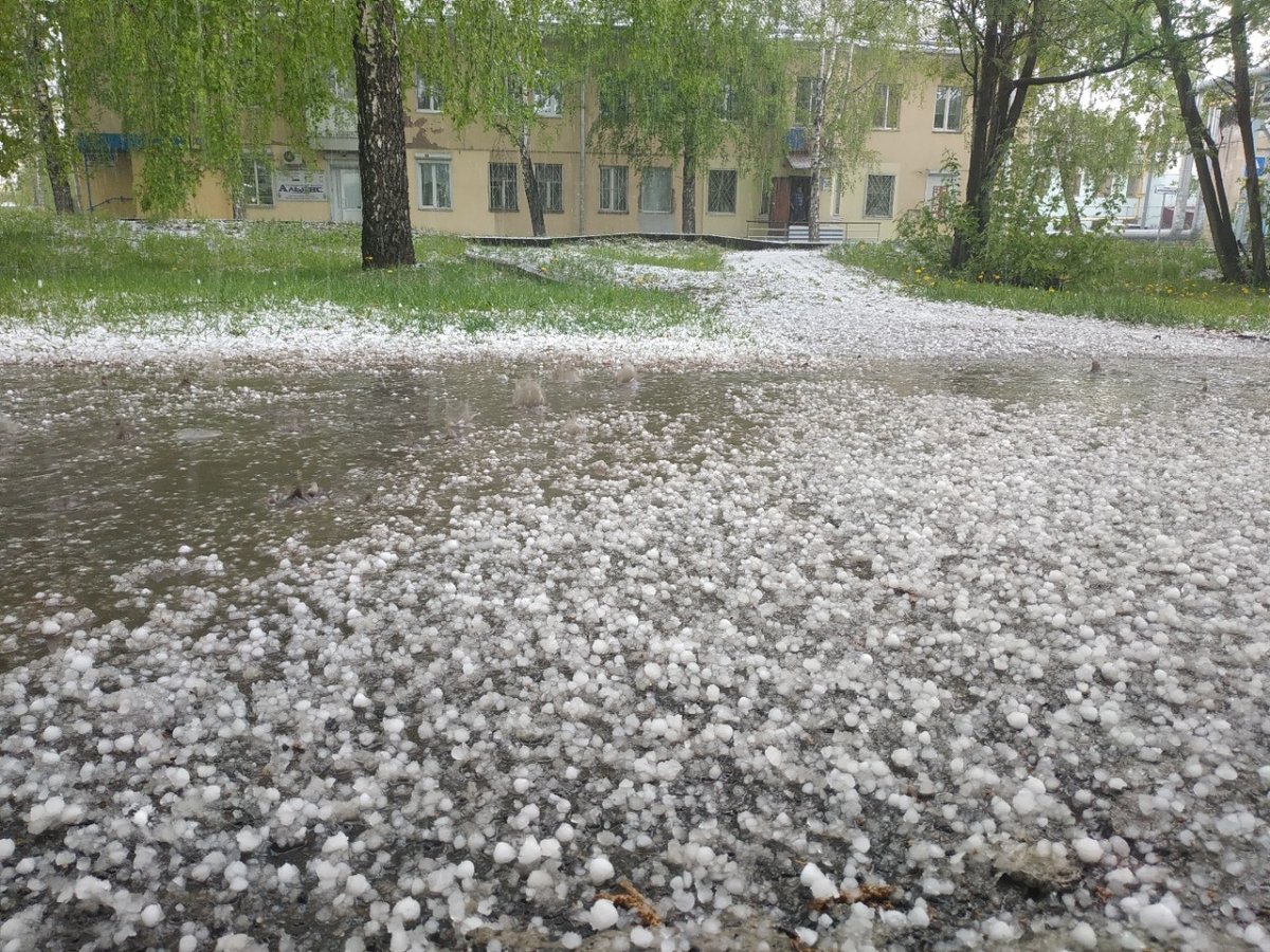 Сильный град