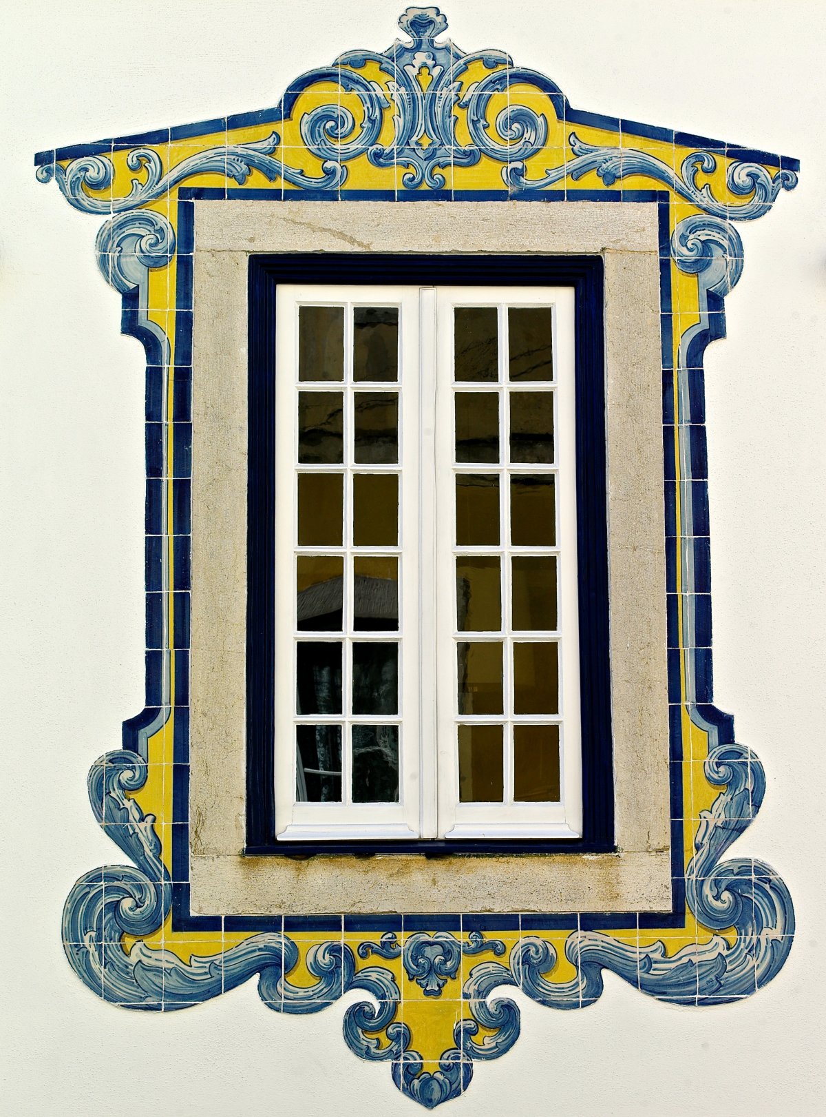 Окно со ставнями вектор