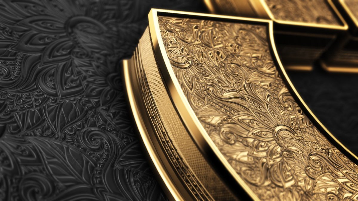 Черный с золотым