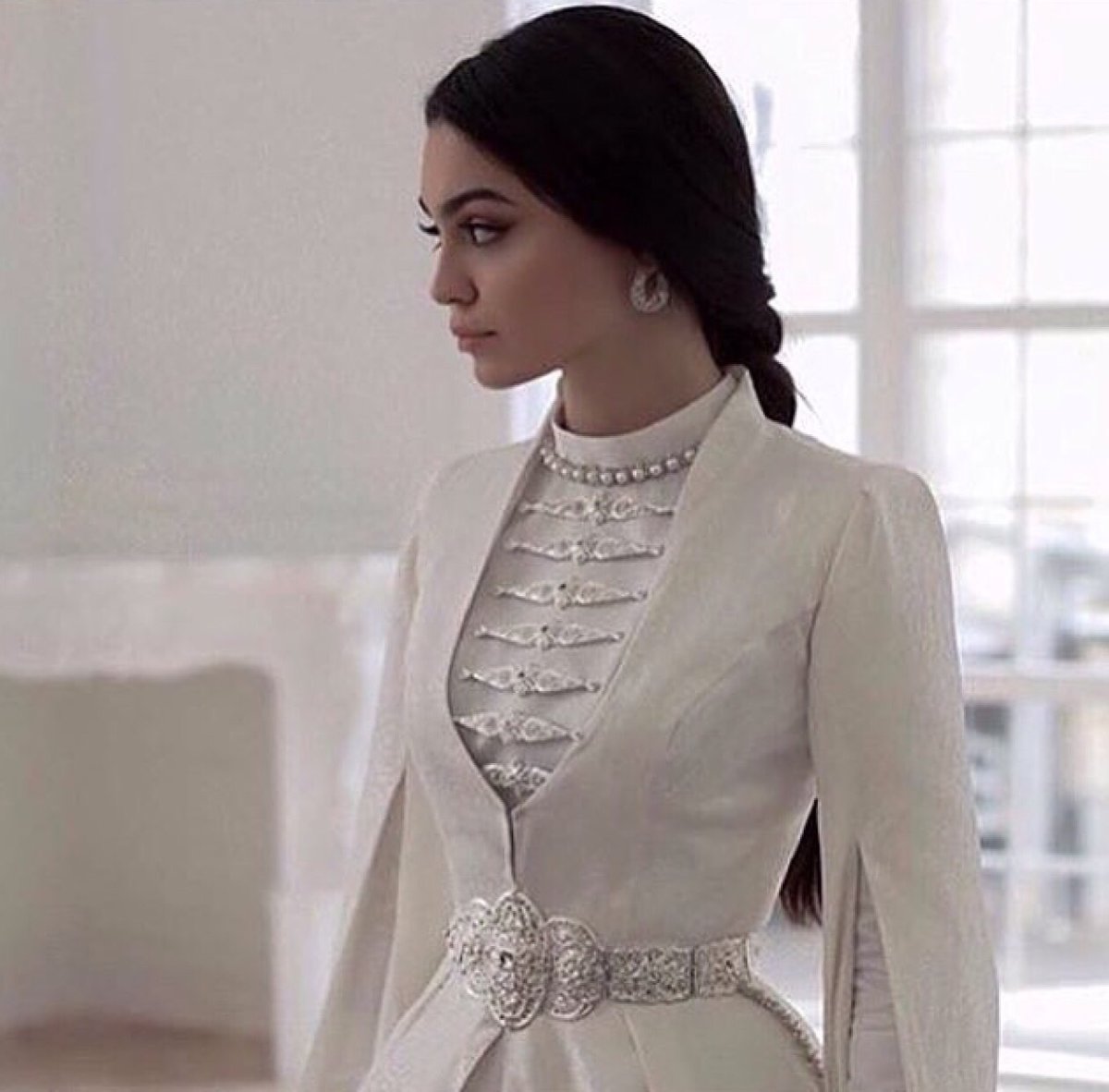 Иман Бесолова