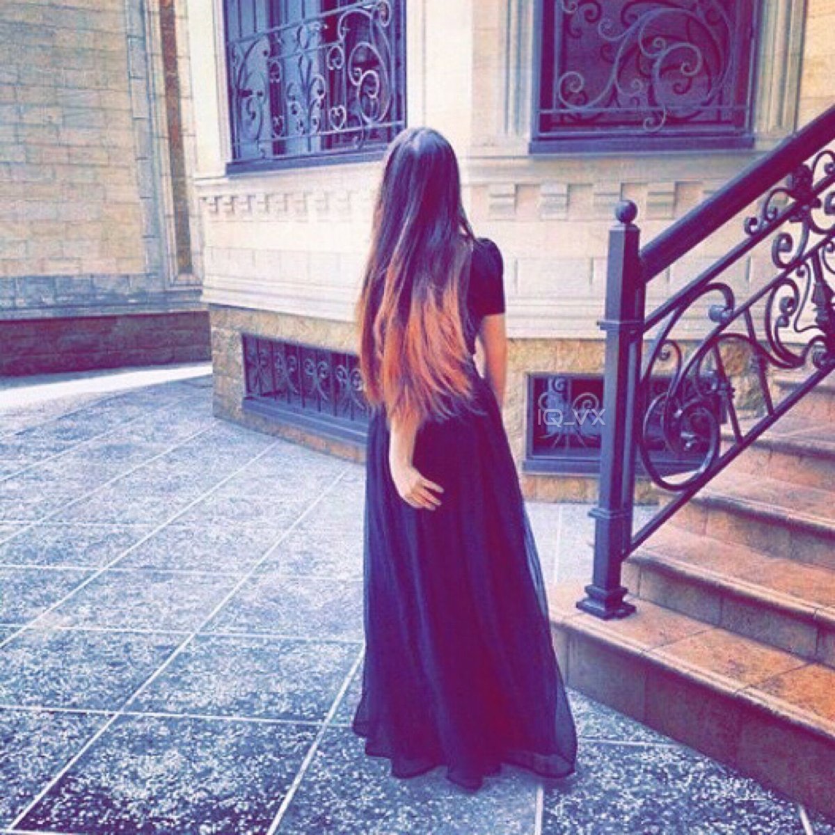 Кавказские девушки в платьях