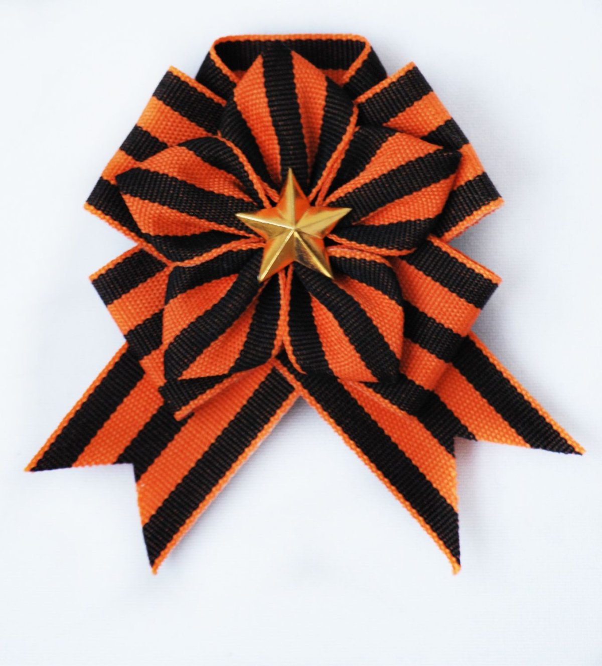 Брошь из георгиевской ленты