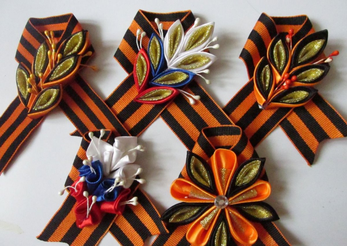 Брошь бант Георгиевская лента