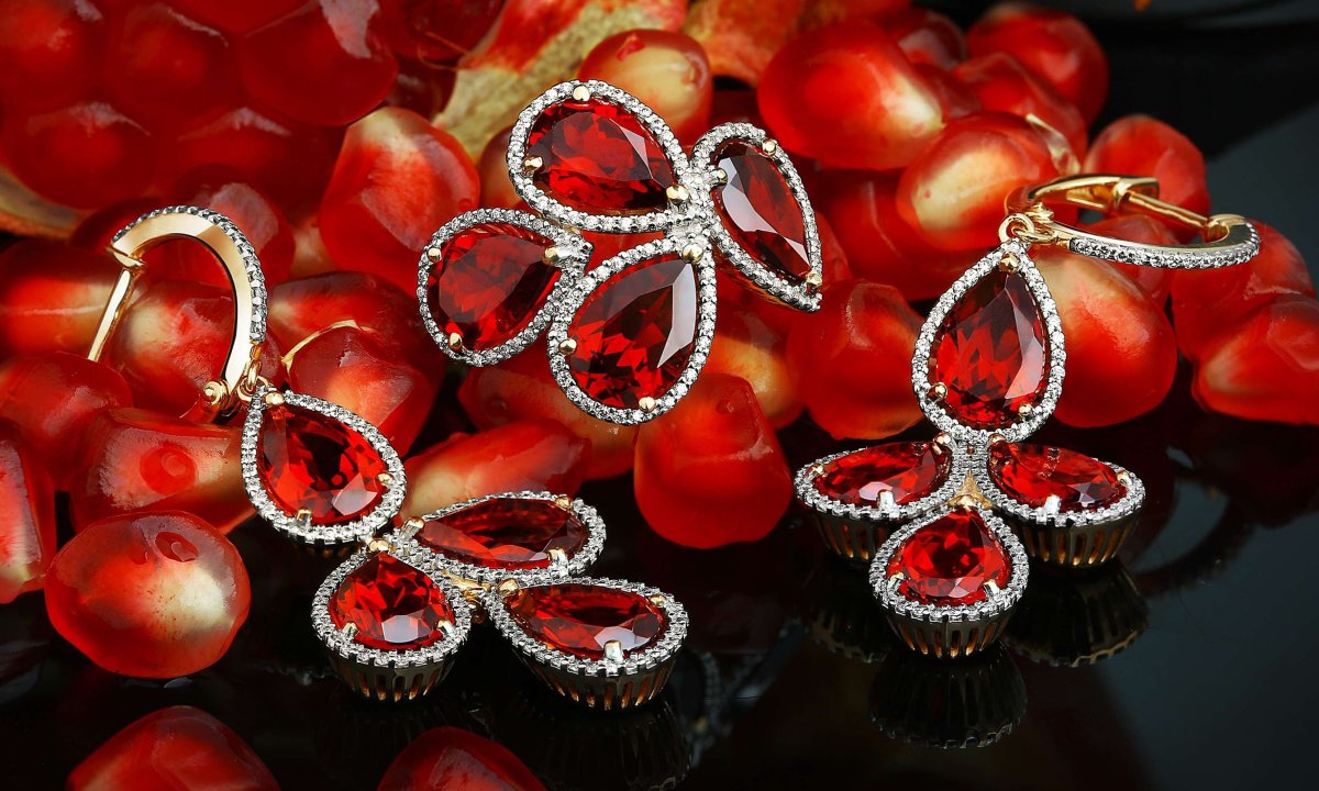 Гранатовая свадьба декор