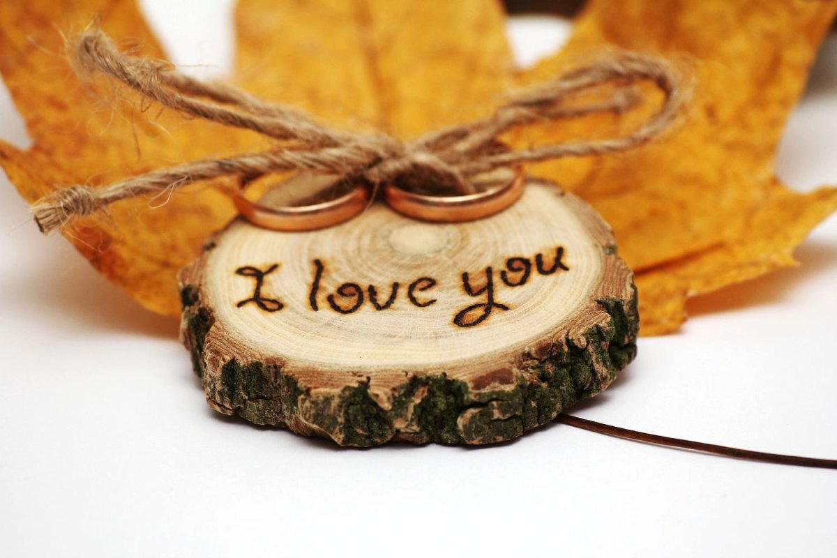 С днем деревянной свадьбы