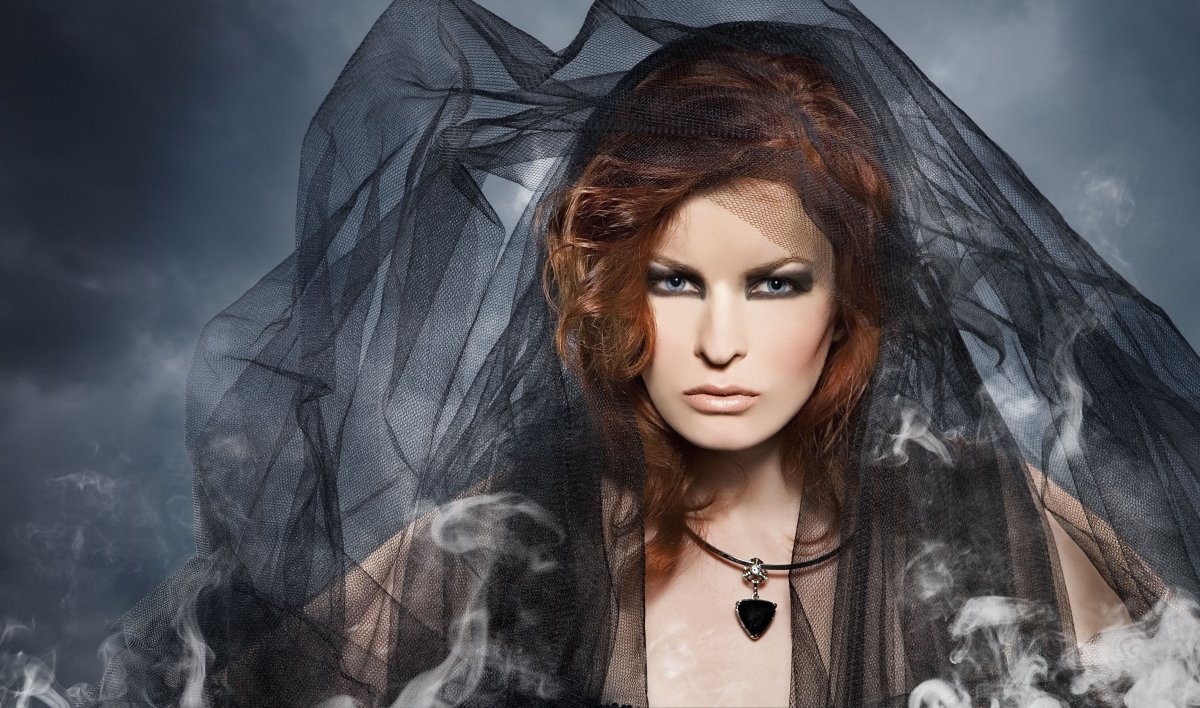 Женщина ведьма