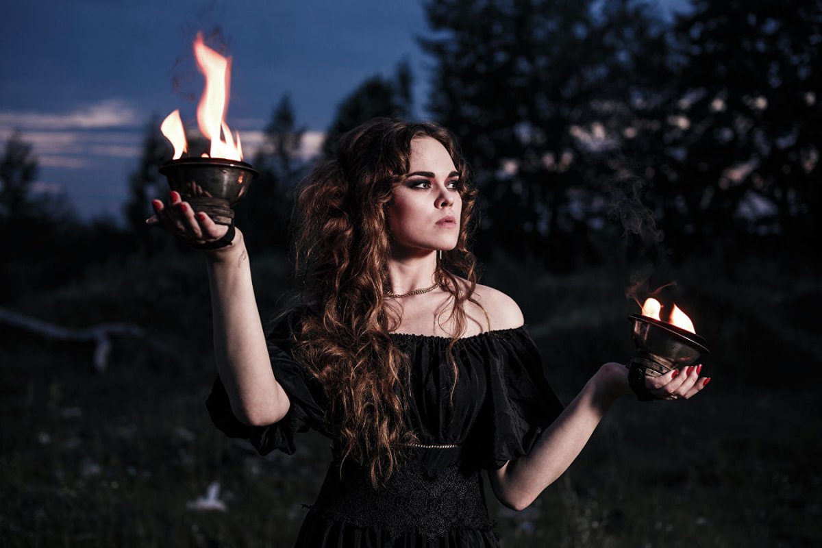 Красивая ведьма