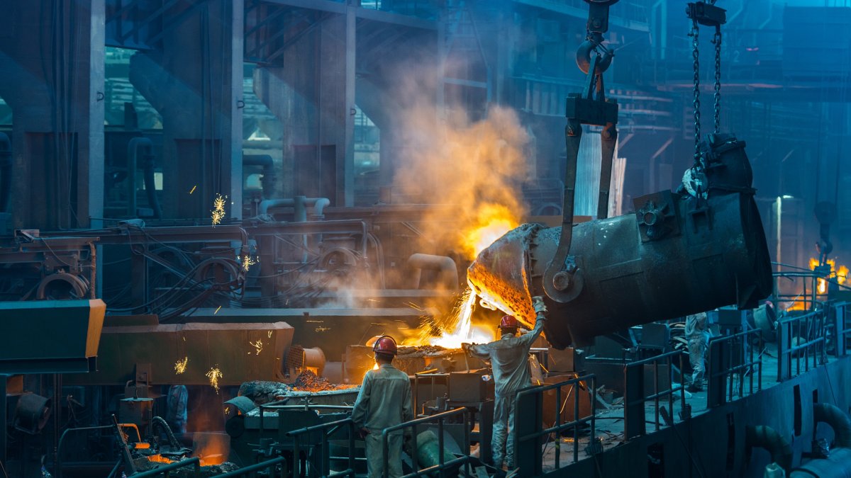 Брызги расплавленного металла