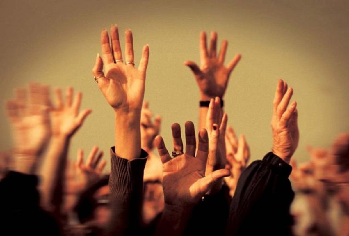 Много людей