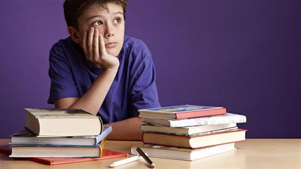 Подросток думает