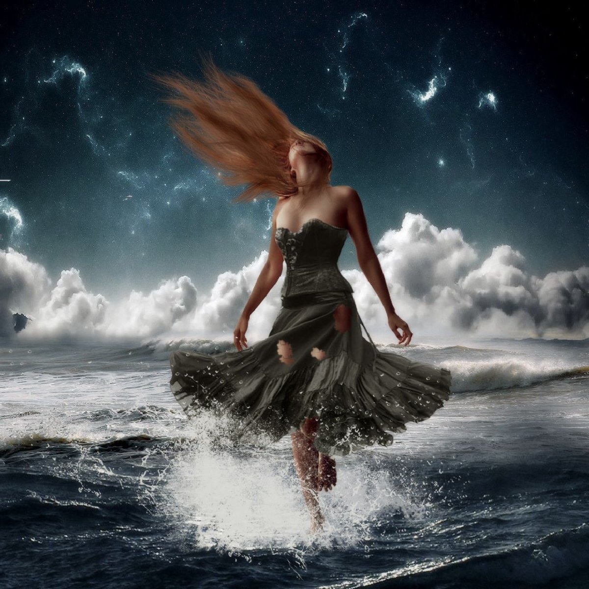 Картина Бегущая по волнам девушка