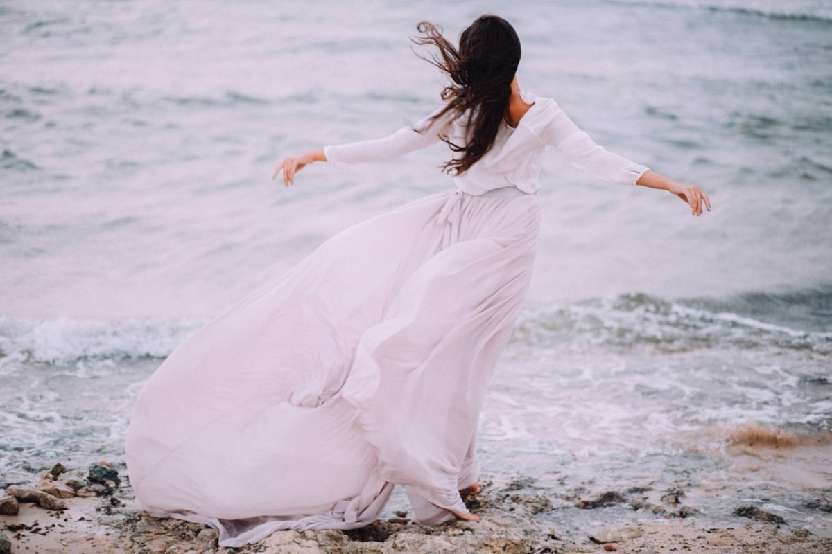 Женщина на море