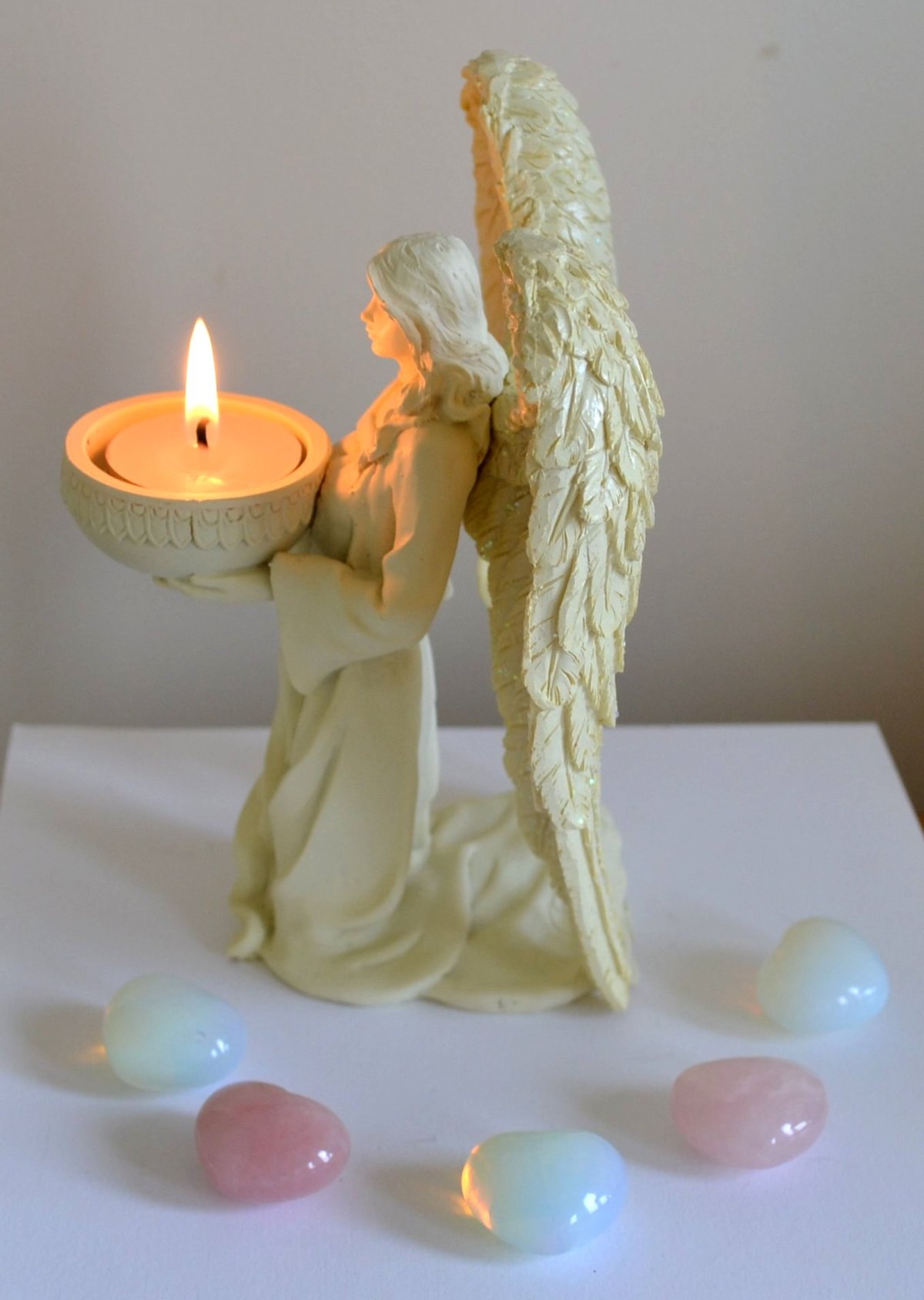 Ангел со свечой