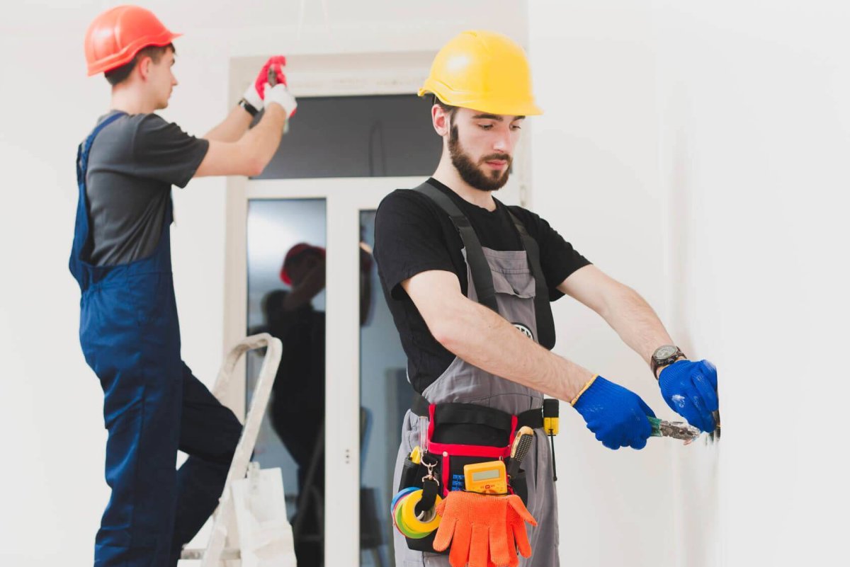 Строитель отделочник