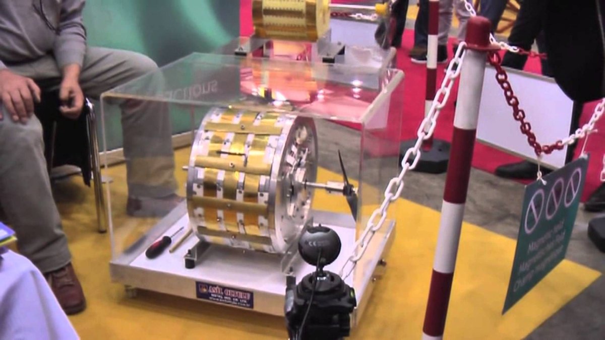 Модель вечного двигателя Леонардо да Винчи