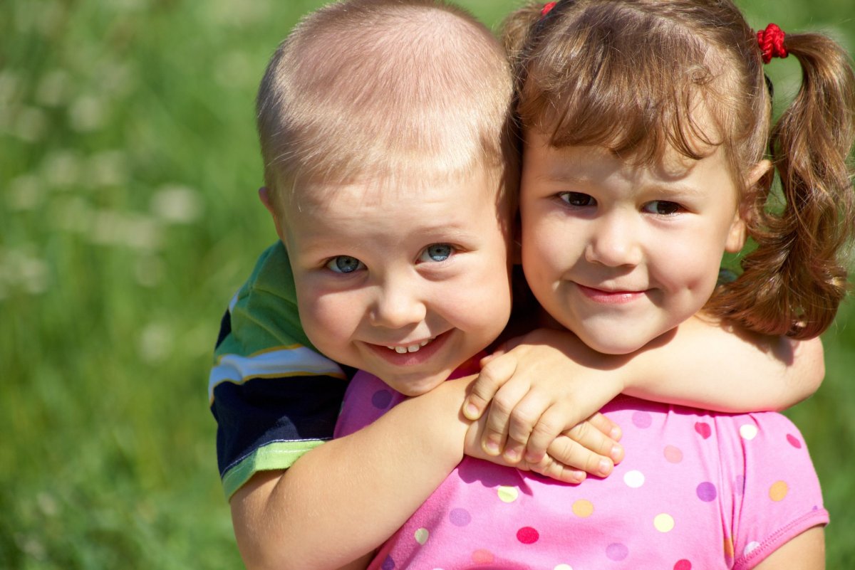 Маленькие девочки дружат