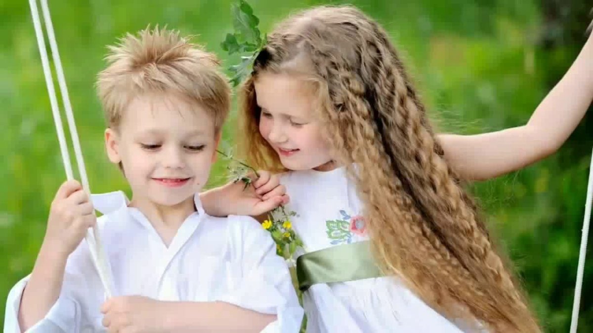 Мальчик с девочкой дружил